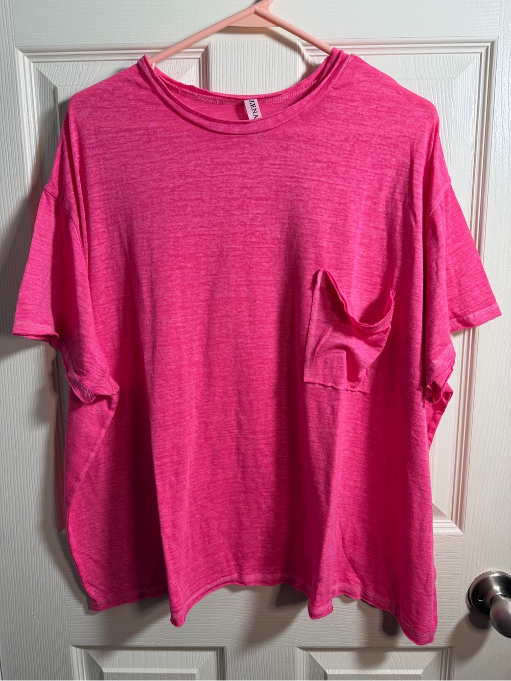 NWOT Zenana Oversized Hot Pink Short Sleeve Pocket Tee, size Large/XLarge